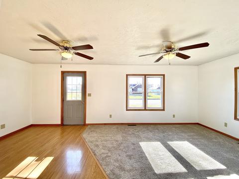 327 E John St, Forrest, IL 61741 photo 12