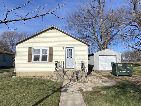 327 E John St, Forrest, IL 61741 photo 2