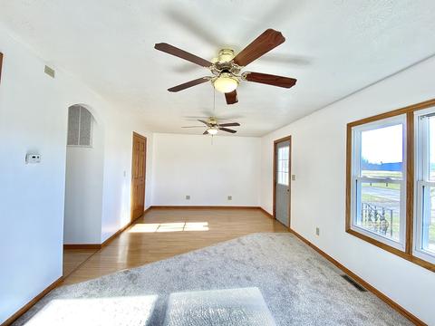 327 E John St, Forrest, IL 61741 photo 8