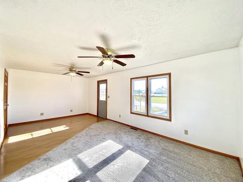 327 E John St, Forrest, IL 61741 photo 7