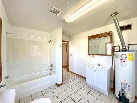 327 E John St, Forrest, IL 61741 photo 23