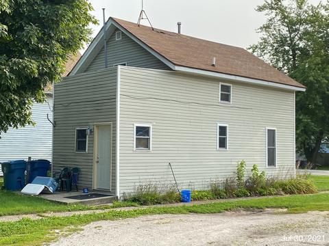 110 S Main St, Arrowsmith, IL 61722 photo 9