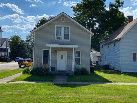 110 S Main St, Arrowsmith, IL 61722 photo 2