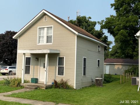 110 S Main St, Arrowsmith, IL 61722 photo 4