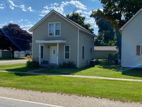 110 S Main St, Arrowsmith, IL 61722 photo 5