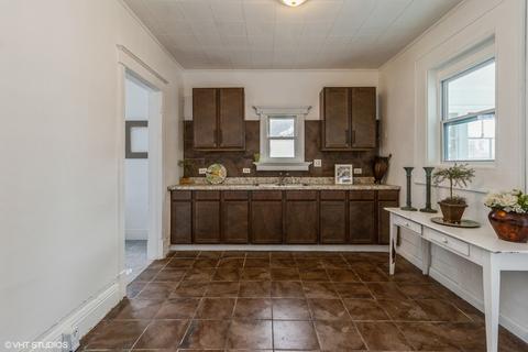 52 W 37th St, Steger, IL 60475 photo 2