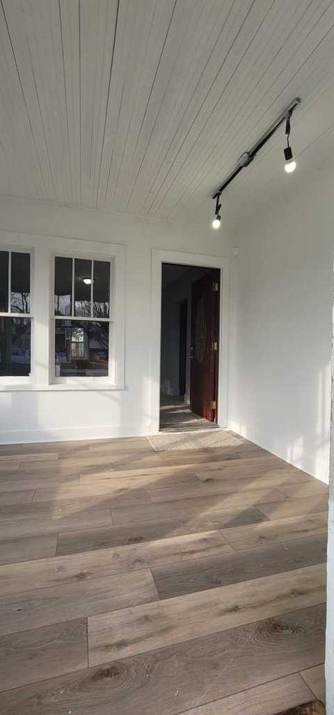 439 Bangs St, Aurora, IL 60505 photo 3