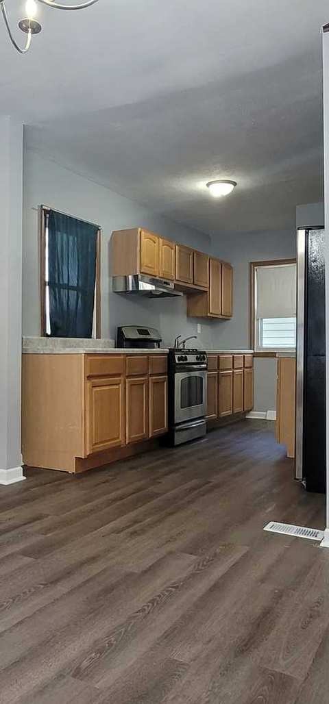 439 Bangs St, Aurora, IL 60505 photo 12