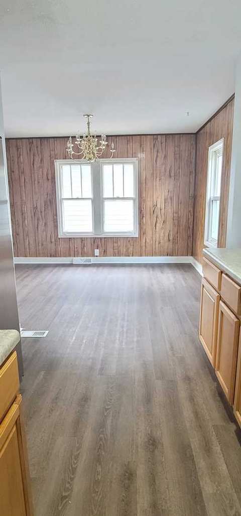 439 Bangs St, Aurora, IL 60505 photo 4