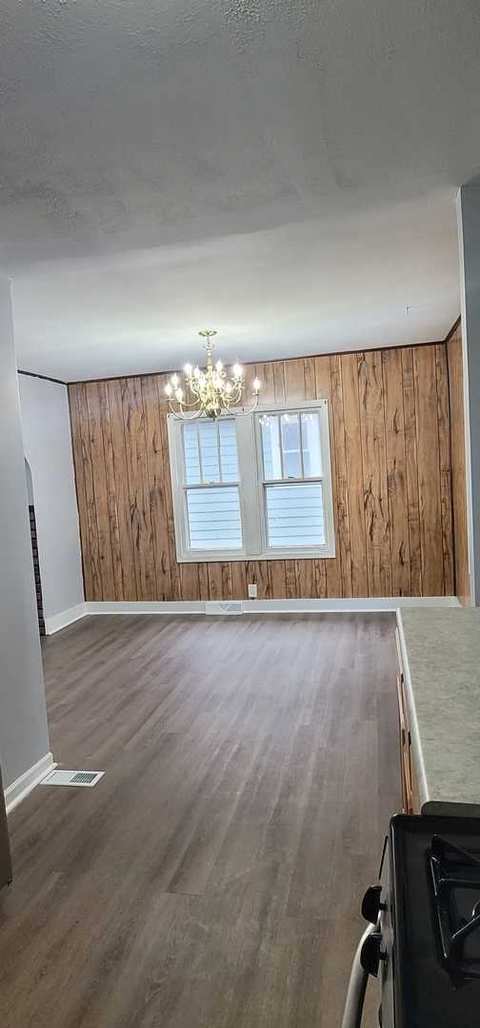 439 Bangs St, Aurora, IL 60505 photo 6