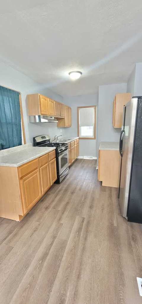 439 Bangs St, Aurora, IL 60505 photo 10