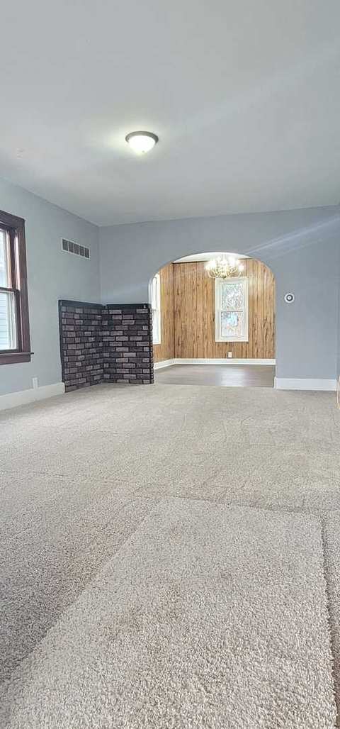 439 Bangs St, Aurora, IL 60505 photo 7
