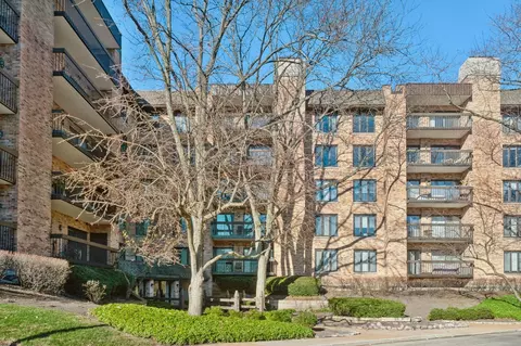1740 Mission Hills Rd #501, Northbrook, IL 60062