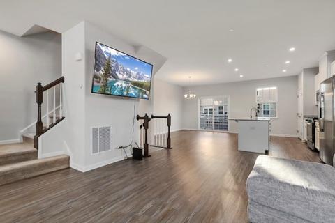 23 Nicholas Dr E, Des Plaines, IL 60016 photo 4