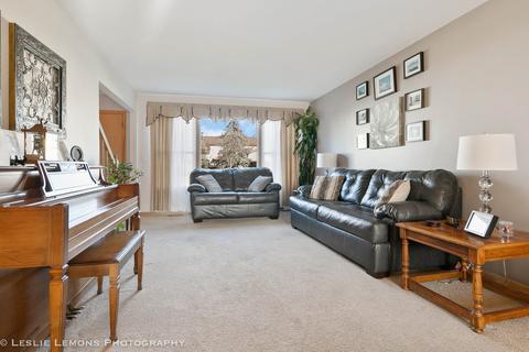745 Gregor Ln, Wheeling, IL 60090 photo 3