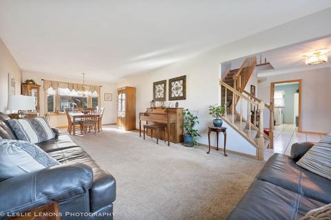 745 Gregor Ln, Wheeling, IL 60090 photo 4