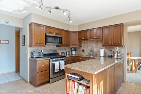 745 Gregor Ln, Wheeling, IL 60090 photo 8