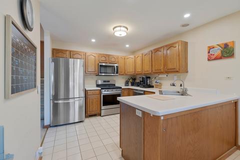 930 Ascot Dr, Elgin, IL 60123 photo 7