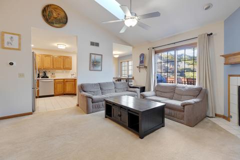 930 Ascot Dr, Elgin, IL 60123 photo 4