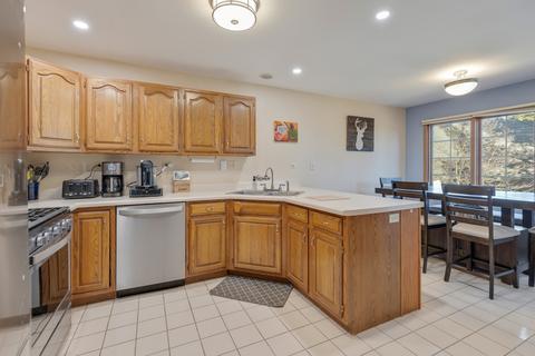930 Ascot Dr, Elgin, IL 60123 photo 5