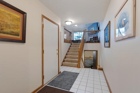 930 Ascot Dr, Elgin, IL 60123 photo 2