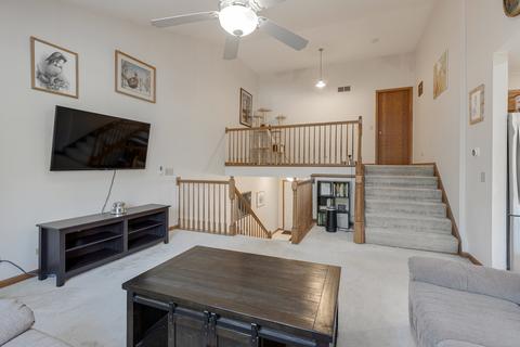 930 Ascot Dr, Elgin, IL 60123 photo 8