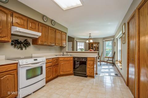 558 Philip Dr, Bartlett, IL 60103 photo 4