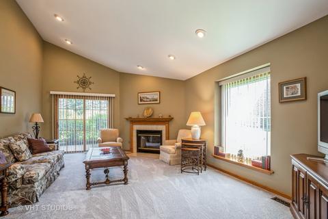 558 Philip Dr, Bartlett, IL 60103 photo 2