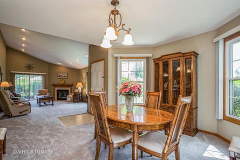 558 Philip Dr, Bartlett, IL 60103 photo 3