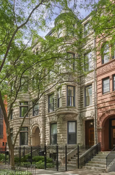 1318 N Astor St, Chicago, IL 60610