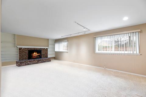 3231 Maple Leaf Dr, Glenview, IL 60026 photo 18