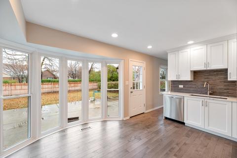 3231 Maple Leaf Dr, Glenview, IL 60026 photo 5
