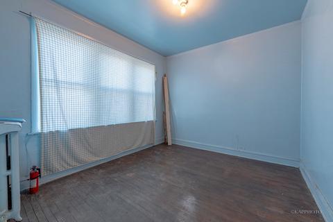 7947 S Champlain Ave, Chicago, IL 60619 photo 4
