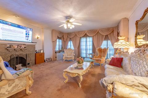 7947 S Champlain Ave, Chicago, IL 60619 photo 12