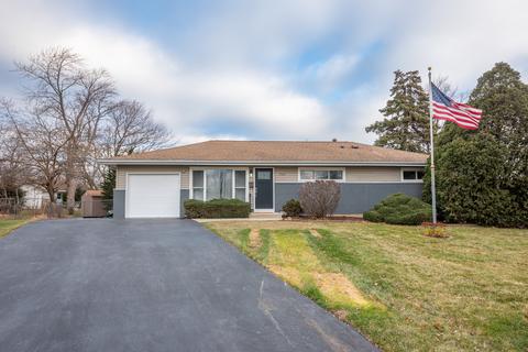 560 Lincoln Dr, Hoffman Estates, IL 60169 photo 1