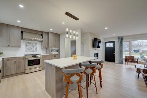 560 Lincoln Dr, Hoffman Estates, IL 60169 photo 8