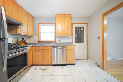 1443 Phoenix Dr, Des Plaines, IL 60018 photo 5