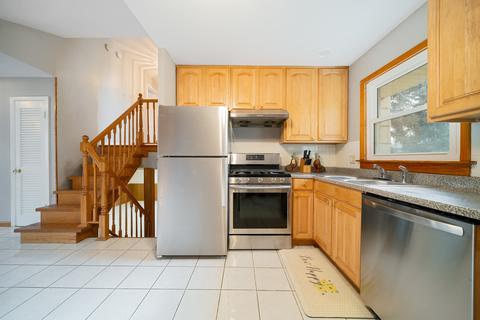 1443 Phoenix Dr, Des Plaines, IL 60018 photo 3