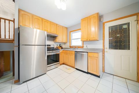 1443 Phoenix Dr, Des Plaines, IL 60018 photo 4