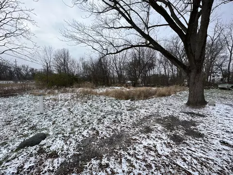 3305 S Woods Ave, Mchenry, IL 60051 photo 2