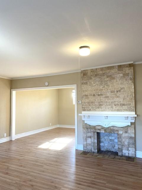 558 E Cass St, Joliet, IL 60432 photo 2