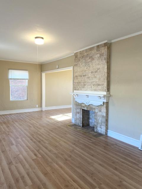 558 E Cass St, Joliet, IL 60432 photo 4