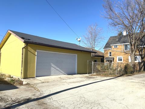 558 E Cass St, Joliet, IL 60432 photo 22