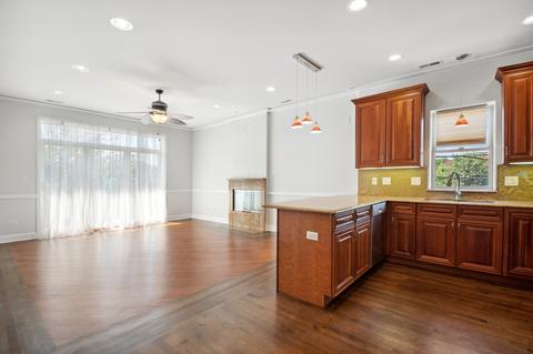 516 E 42nd St #2W, Chicago, IL 60653 photo 9