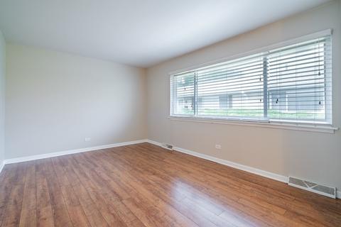 833 Valley Stream Dr #B, Wheeling, IL 60090 photo 2