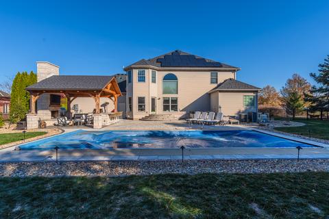 9 Strawberry Rd, Bloomington, IL 61704 photo 2