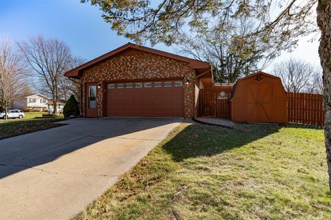 201 Robert Dr, Normal, IL 61761 photo 2