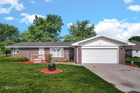 343 S Park Rd, Herscher, IL 60941