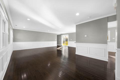 735 Maple Ln, Hoffman Estates, IL 60169 photo 2
