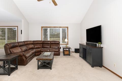 4915 Hickory Way, Johnsburg, IL 60051 photo 2